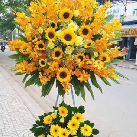 تاج گل  مراسم افتاحیه